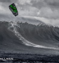 Kitesurfing-Big-Waves-Richard-Hallman